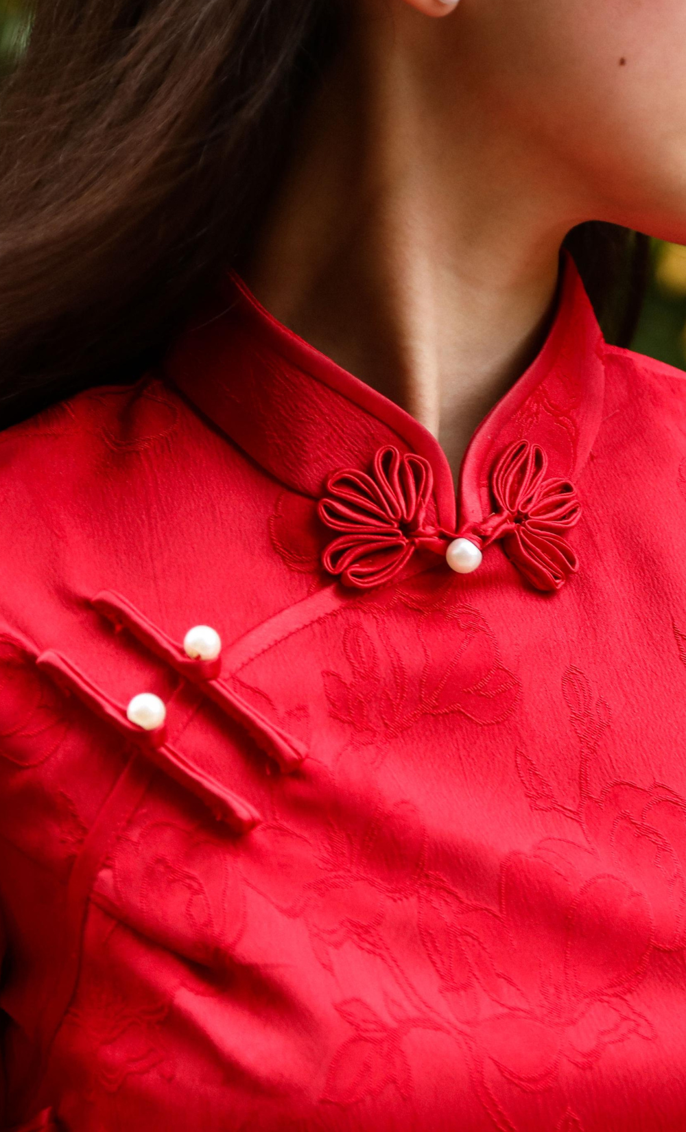 SCARLET MAGNOLIA SATIN-BLEND CHEONGSAM